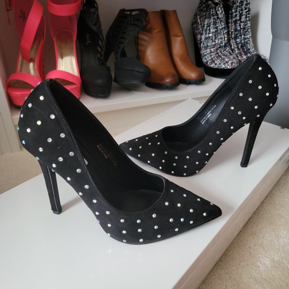 Black heels with gems